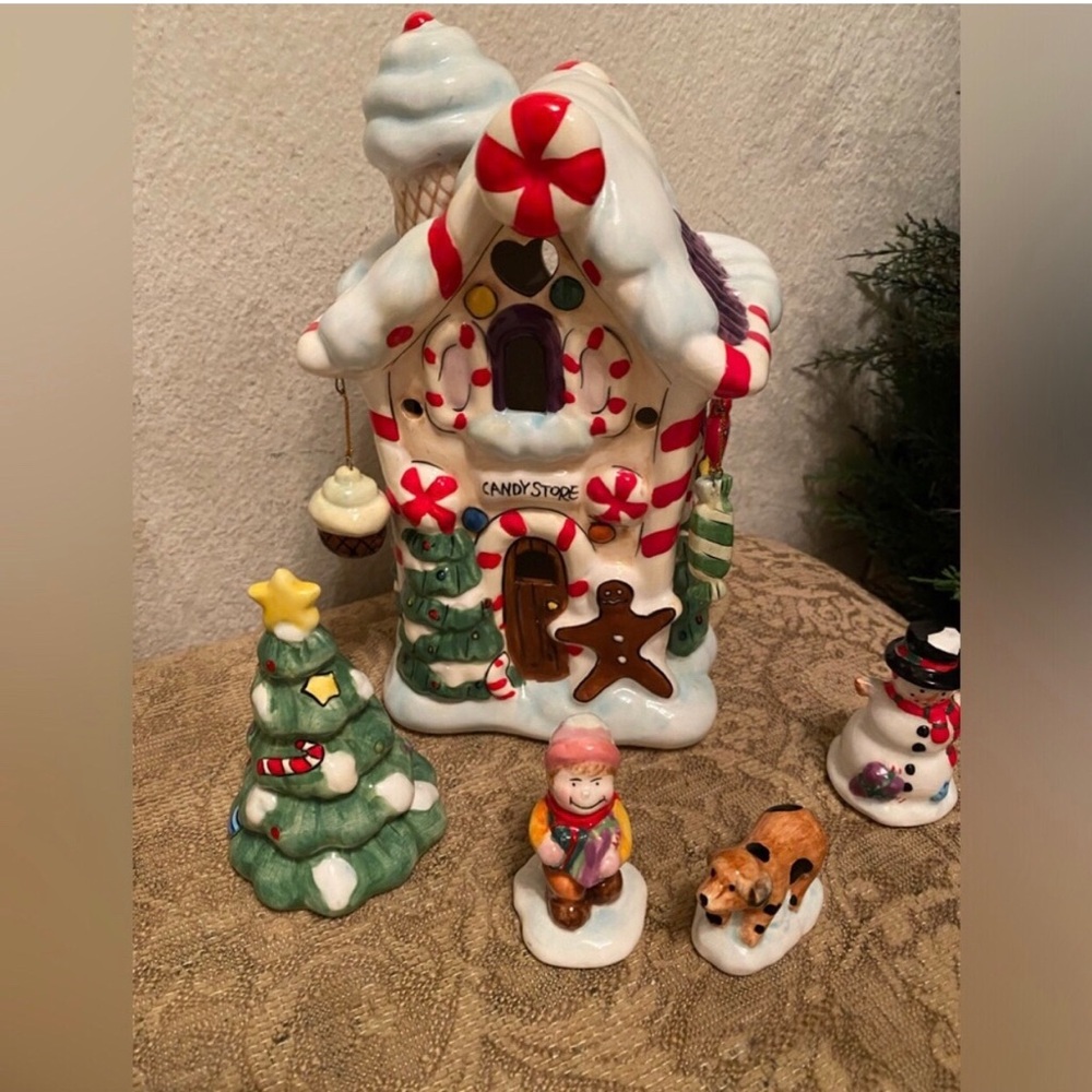 Elements Holiday Light Up Candy Shop with Figures